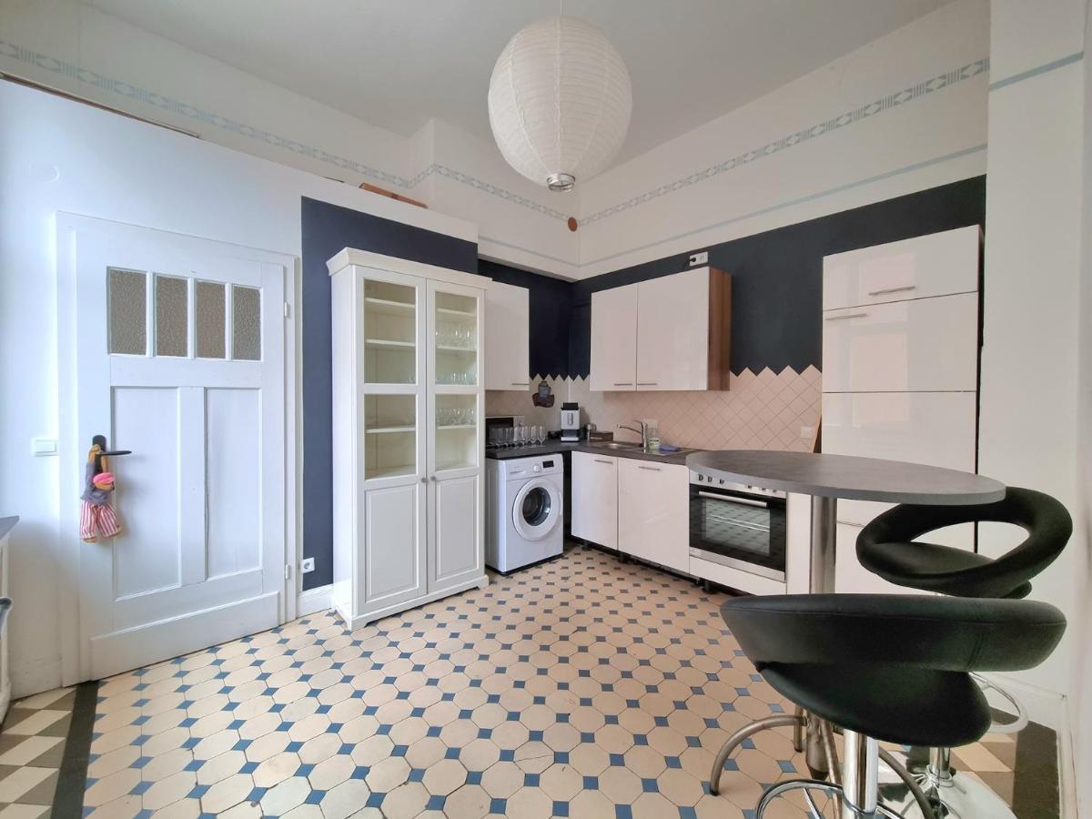 Charysma - Jugendstil Trifft Moderne, Schlafzimmer Mit Smart-Tv, Tischfussball, Darts, Parkplatz Hamelin Kültér fotó