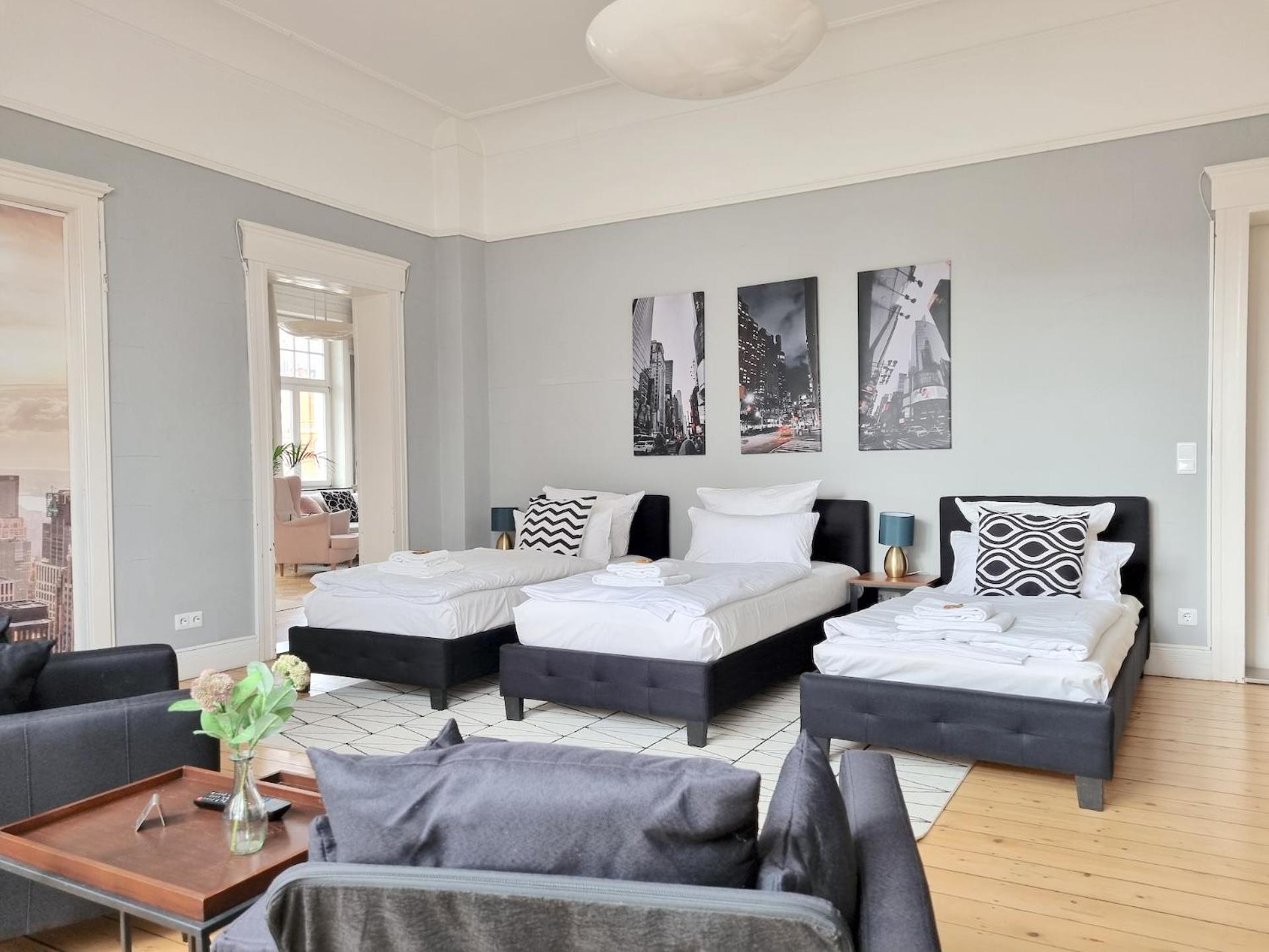 Charysma - Jugendstil Trifft Moderne, Schlafzimmer Mit Smart-Tv, Tischfussball, Darts, Parkplatz Hamelin Kültér fotó