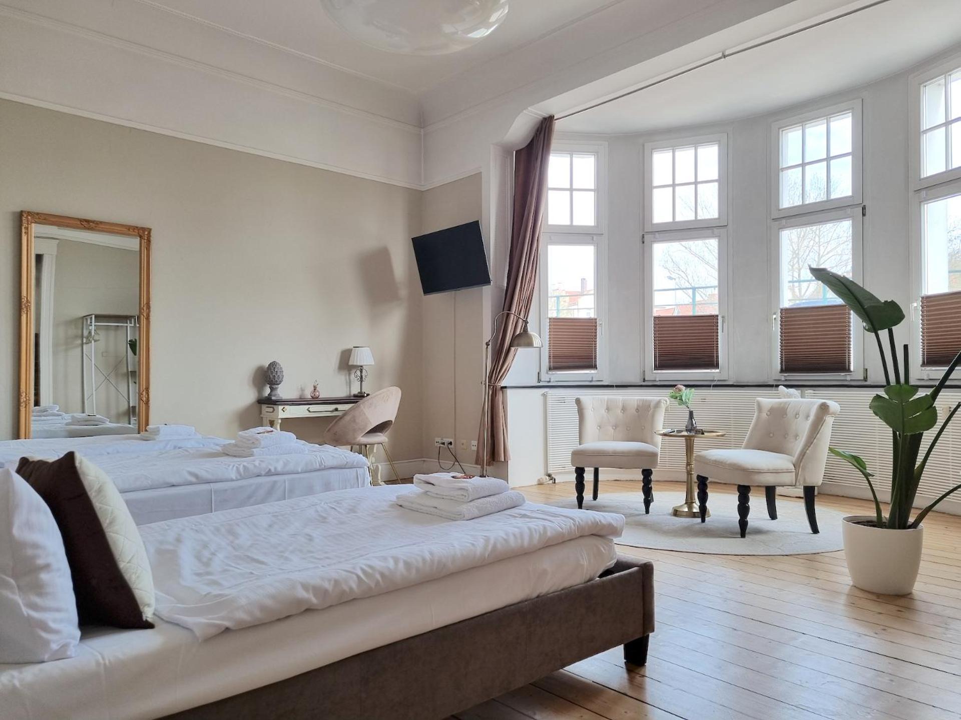 Charysma - Jugendstil Trifft Moderne, Schlafzimmer Mit Smart-Tv, Tischfussball, Darts, Parkplatz Hamelin Kültér fotó