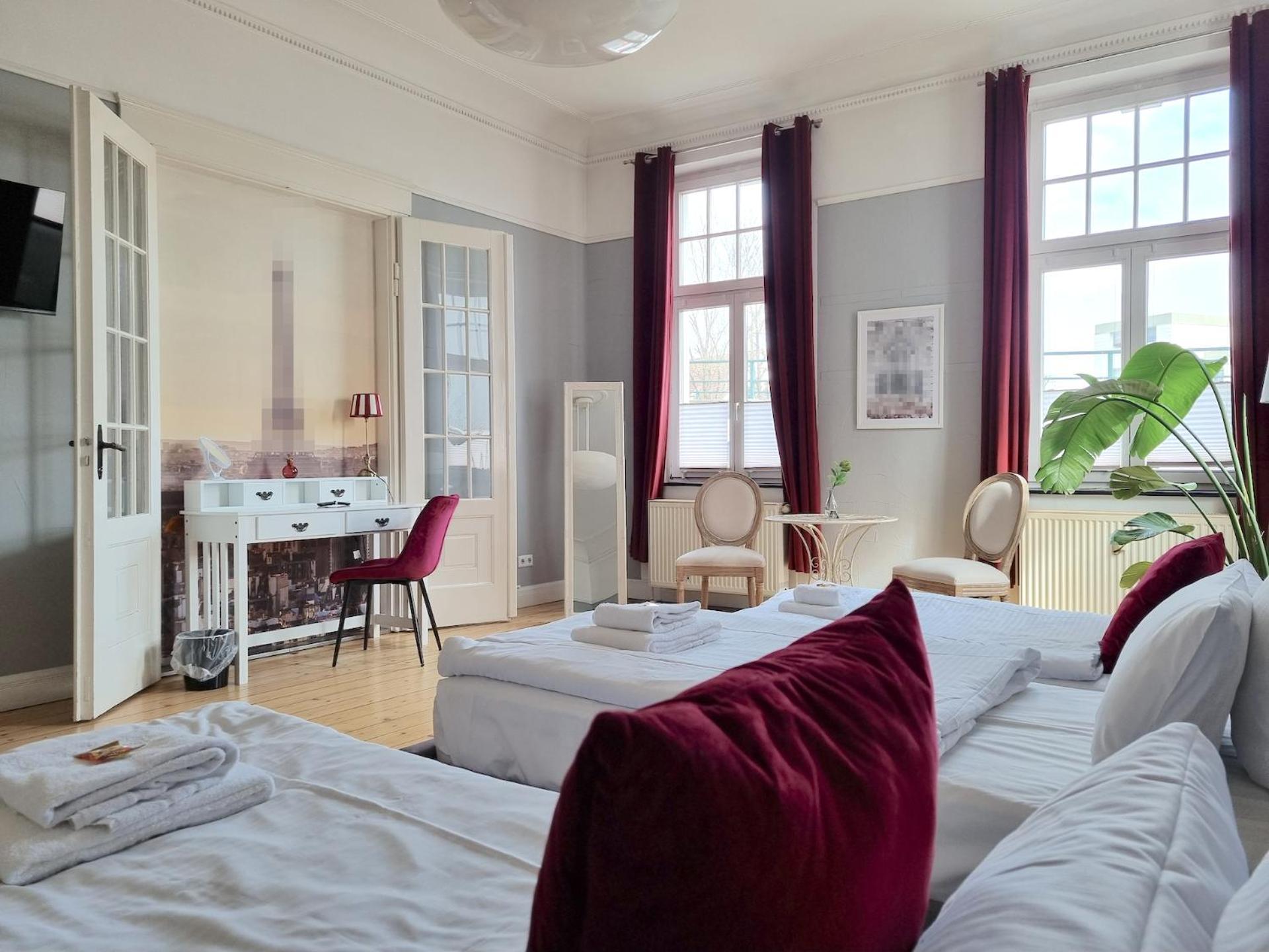 Charysma - Jugendstil Trifft Moderne, Schlafzimmer Mit Smart-Tv, Tischfussball, Darts, Parkplatz Hamelin Kültér fotó