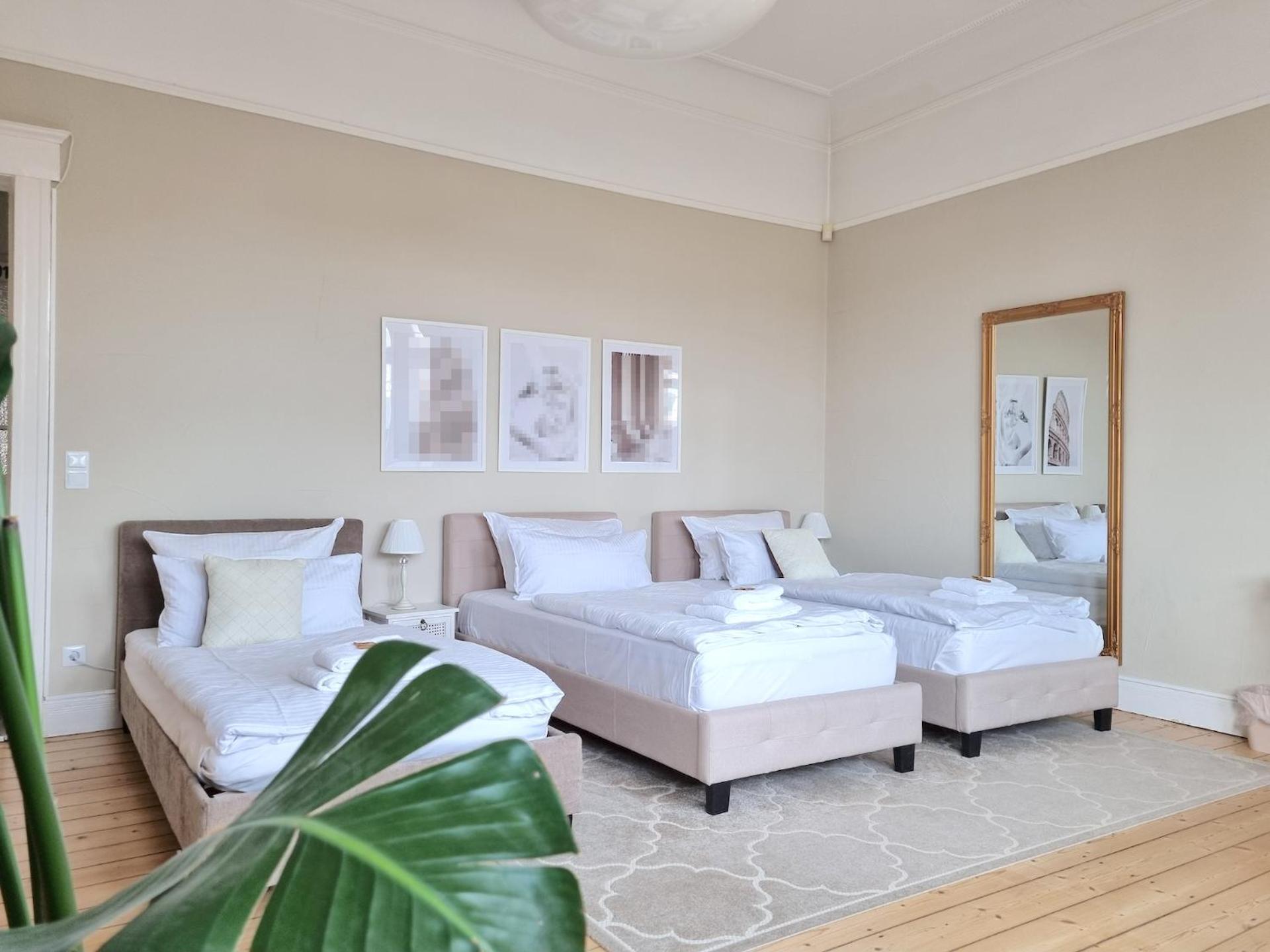 Charysma - Jugendstil Trifft Moderne, Schlafzimmer Mit Smart-Tv, Tischfussball, Darts, Parkplatz Hamelin Kültér fotó