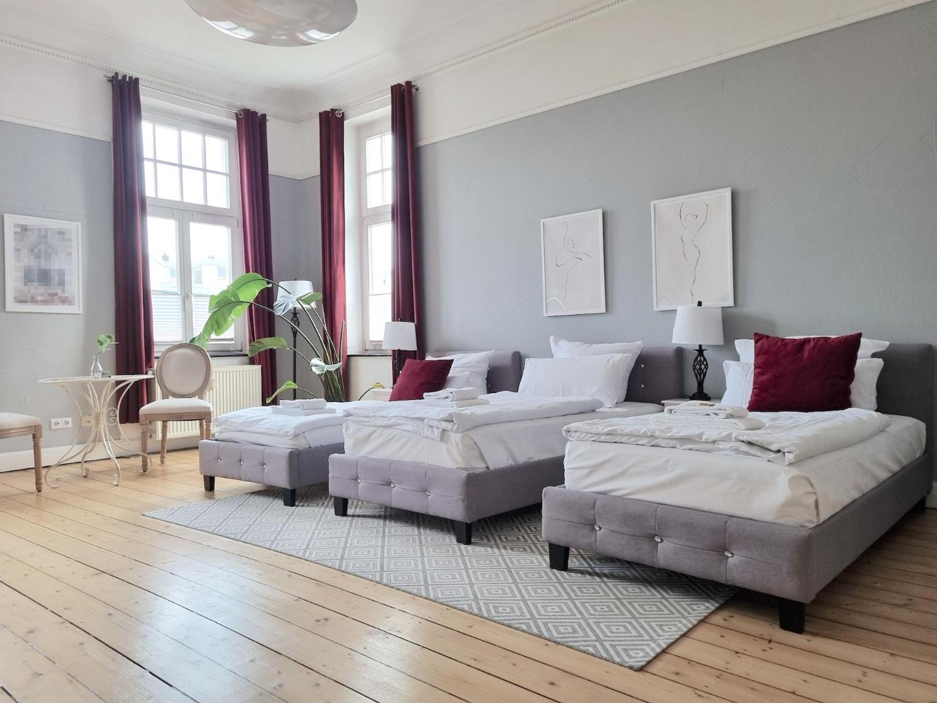 Charysma - Jugendstil Trifft Moderne, Schlafzimmer Mit Smart-Tv, Tischfussball, Darts, Parkplatz Hamelin Kültér fotó